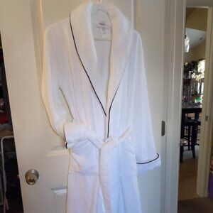 NEW Williams Sonoma Chambers cotton Robe w/ Navy Blue Piping Medium mono remove